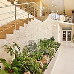 酒店 Madara Park 4*