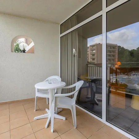 Ξενοδοχείο Madara Park 4*