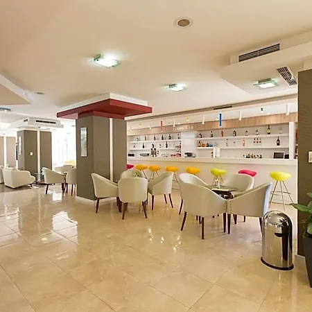 Готель Madara Park 4*