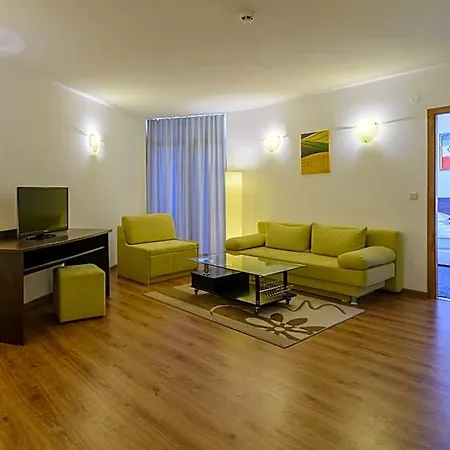 Готель Madara Park 4*